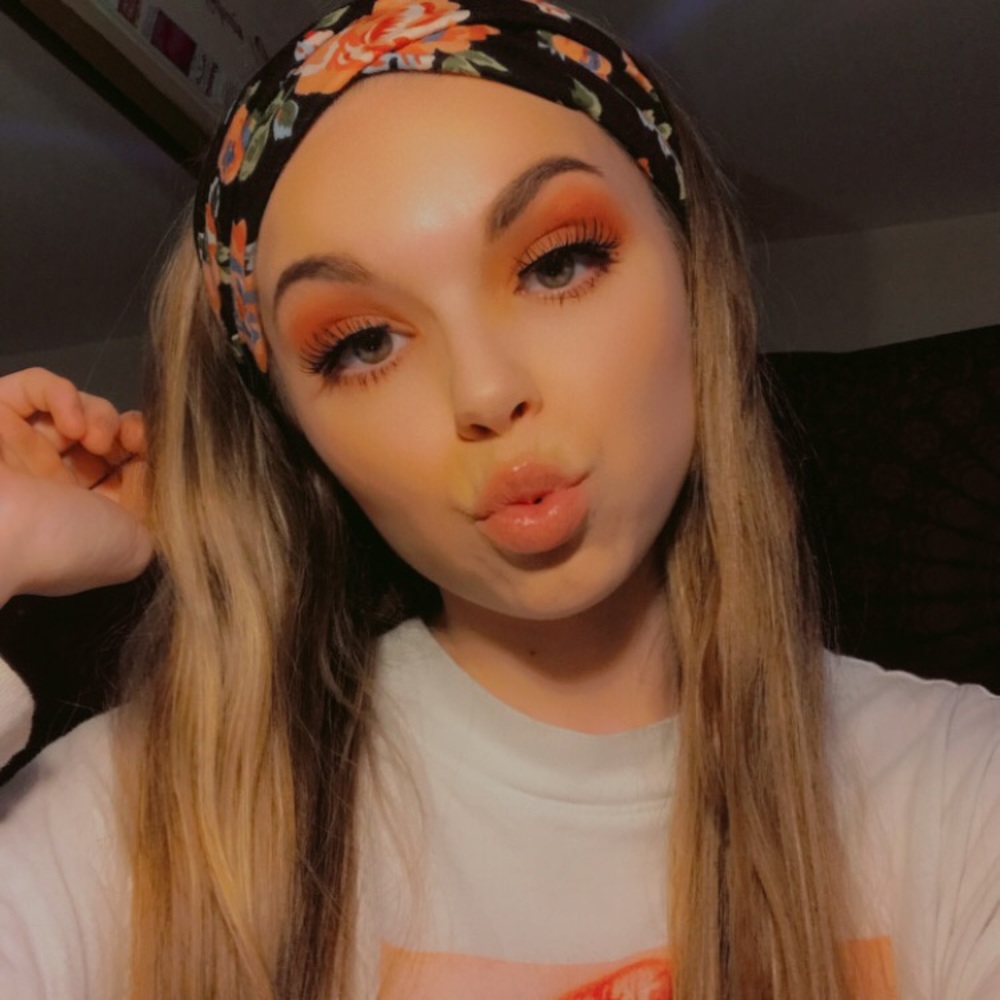 Meet your Posher, Danielle